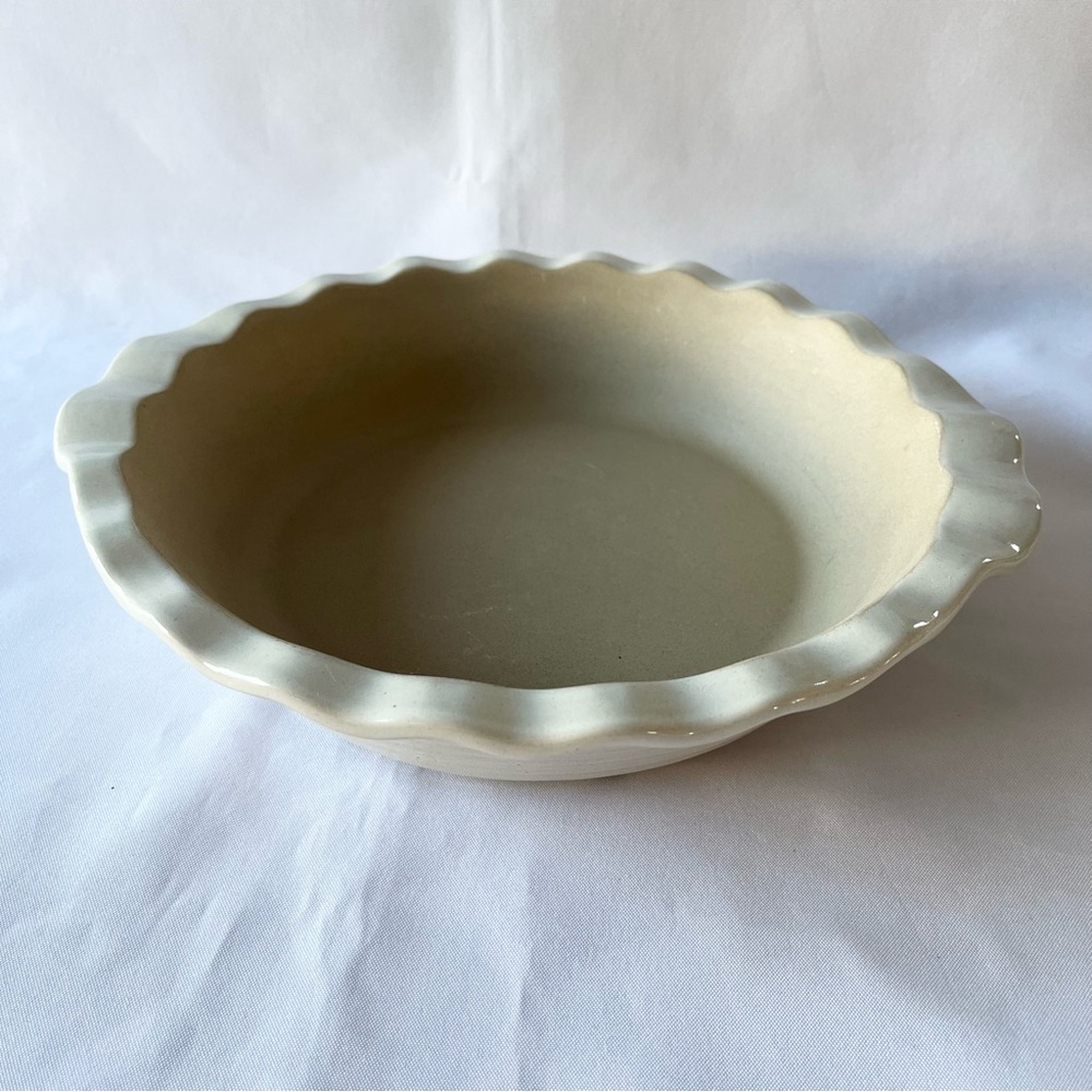Pampered Chef Family Heritage Stoneware Pie Plate 9" French Vanilla
